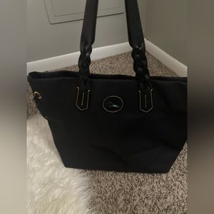 Woman's Dooney & Bourke Tote